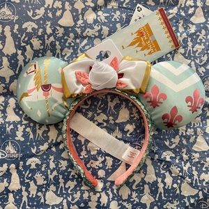 Minnie Mouse Main Street Collection- Carousel